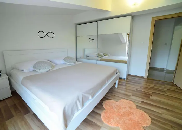 With Parking Space Sinj, Zagora - 23403